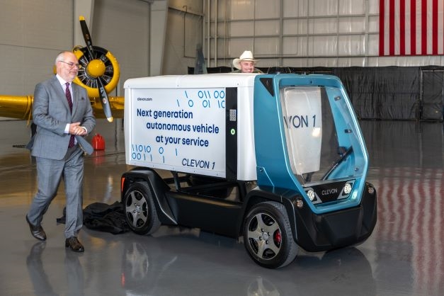Estonian president introduces self-driving delivery vehicles to Fort Worth thumbnail
